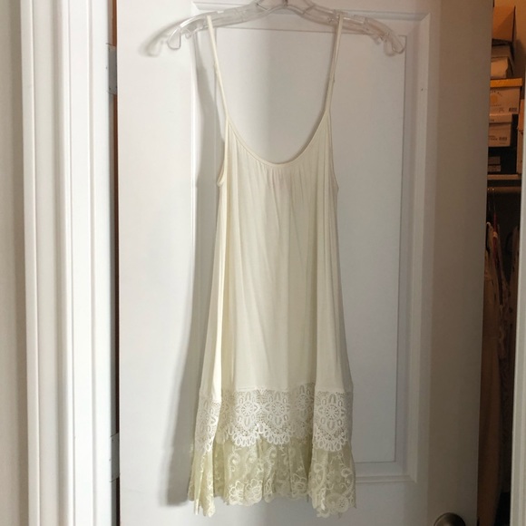 Fashionomics Other - White lace slip